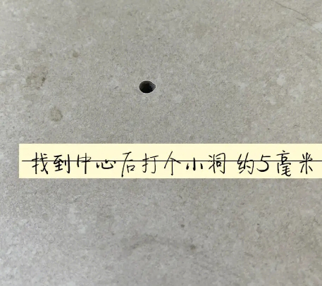 大连瓷砖空鼓维修公司专业解答在瓷砖铺贴过程中，如果砂料搅拌不均匀，将会带来以下问题